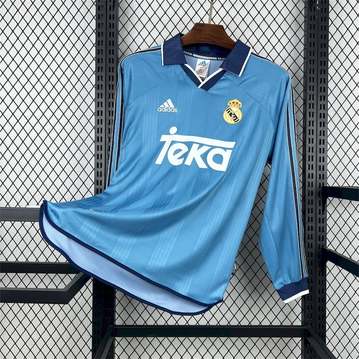Retro Real Madrid 1999-00 Third Long Sleeves Jersey - JerseysGala