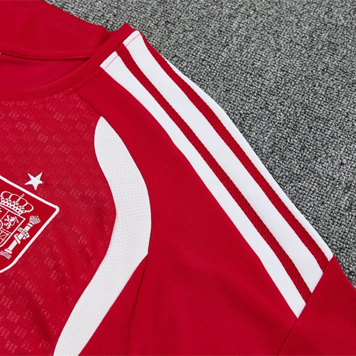 Spain 2026 Kids Short-Sleeve Training Set - Red Top & Black Shorts - JerseysGala