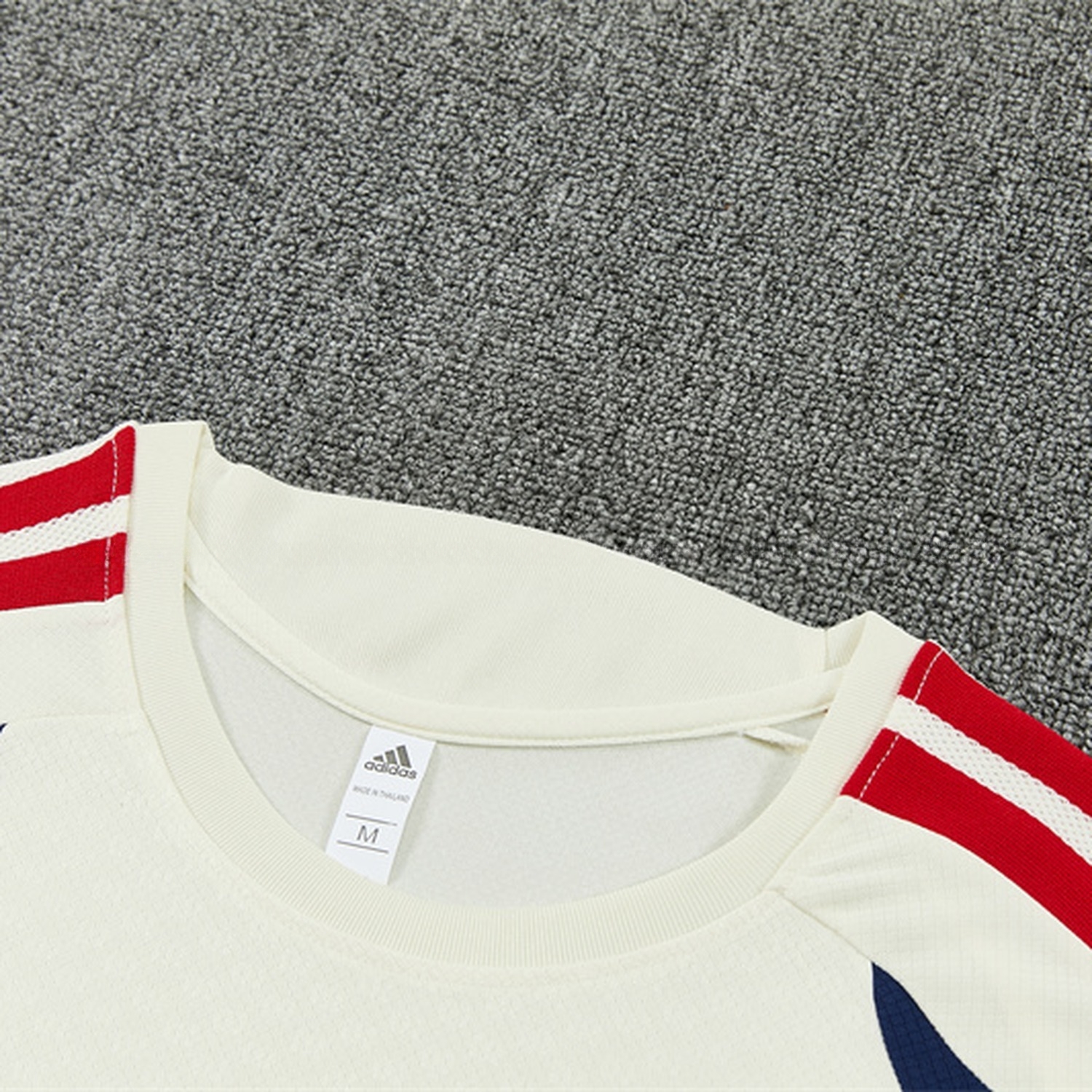 Bayern Munich 26-27 Kids Short-Sleeve Training Set - Cream Top & Deep Blue Shorts - JerseysGala