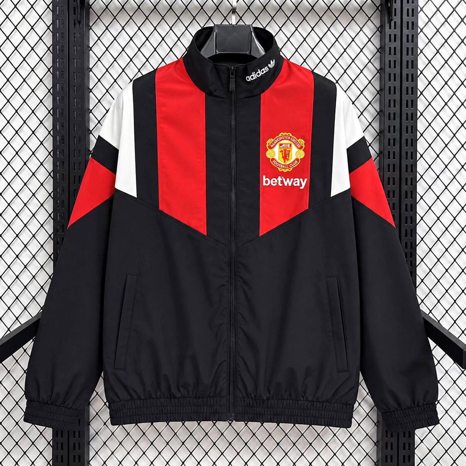Manchester United 26-27 EQT Black Red Windbreaker Jacket - JerseysGala