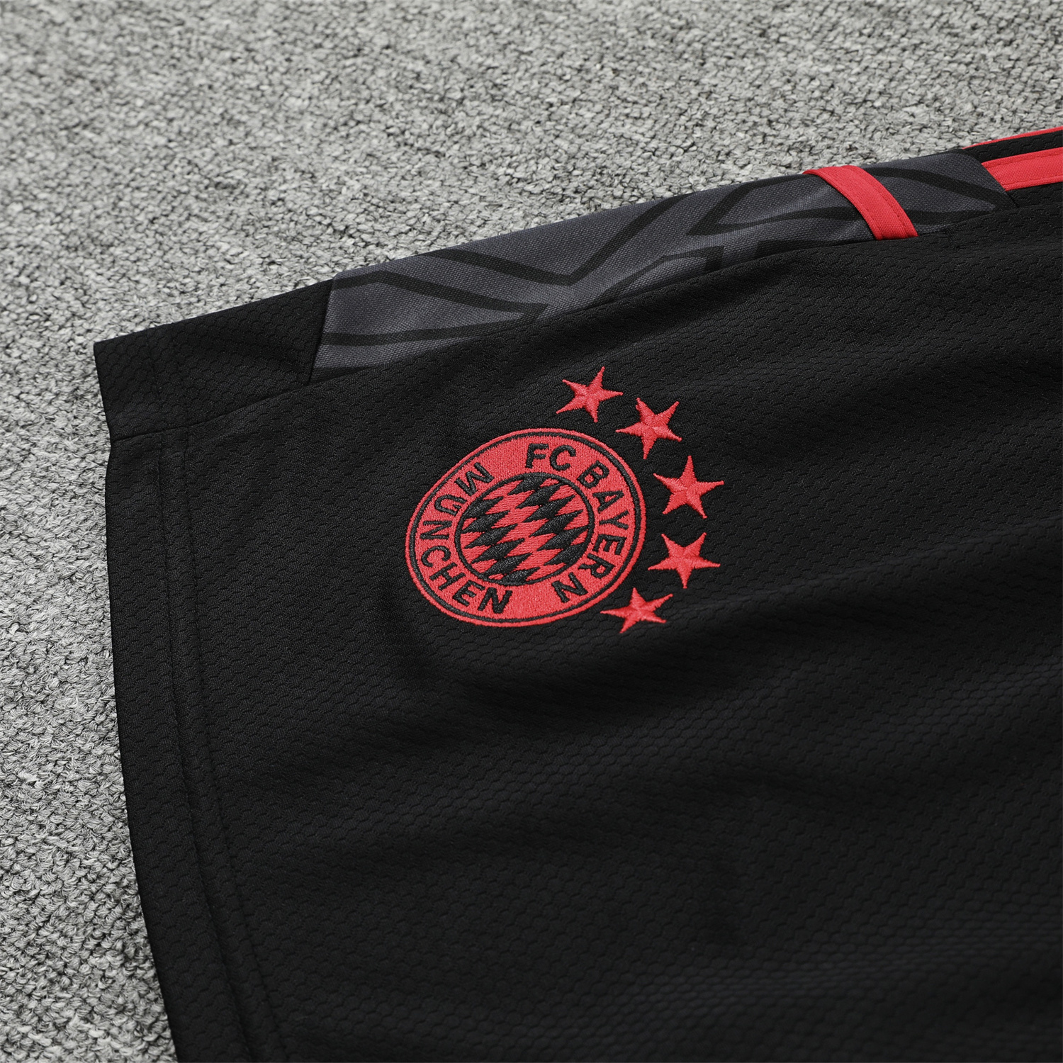 Bayern Munich 23-24 Black & Red Training Vest Suit - JerseysGala
