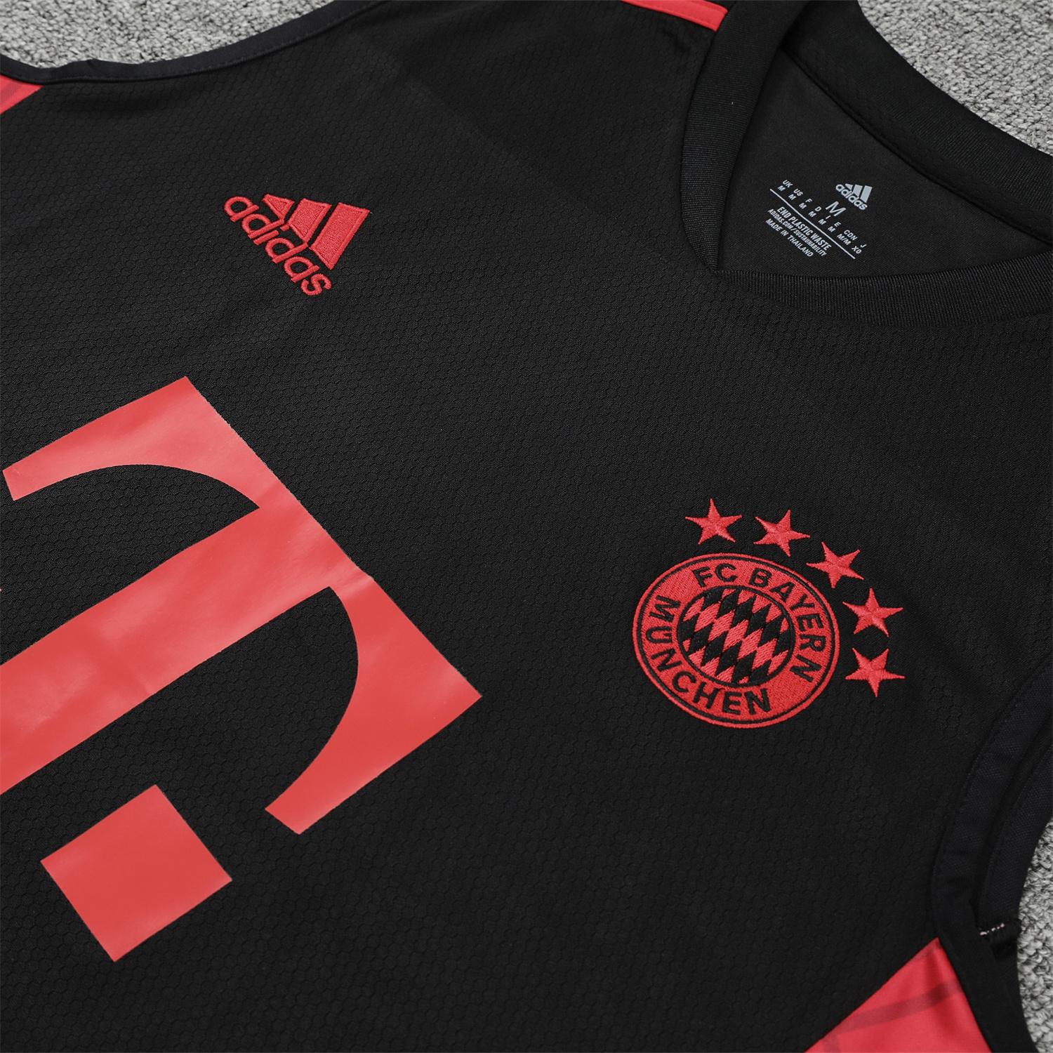 Bayern Munich 23-24 Black & Red Training Vest Suit - JerseysGala