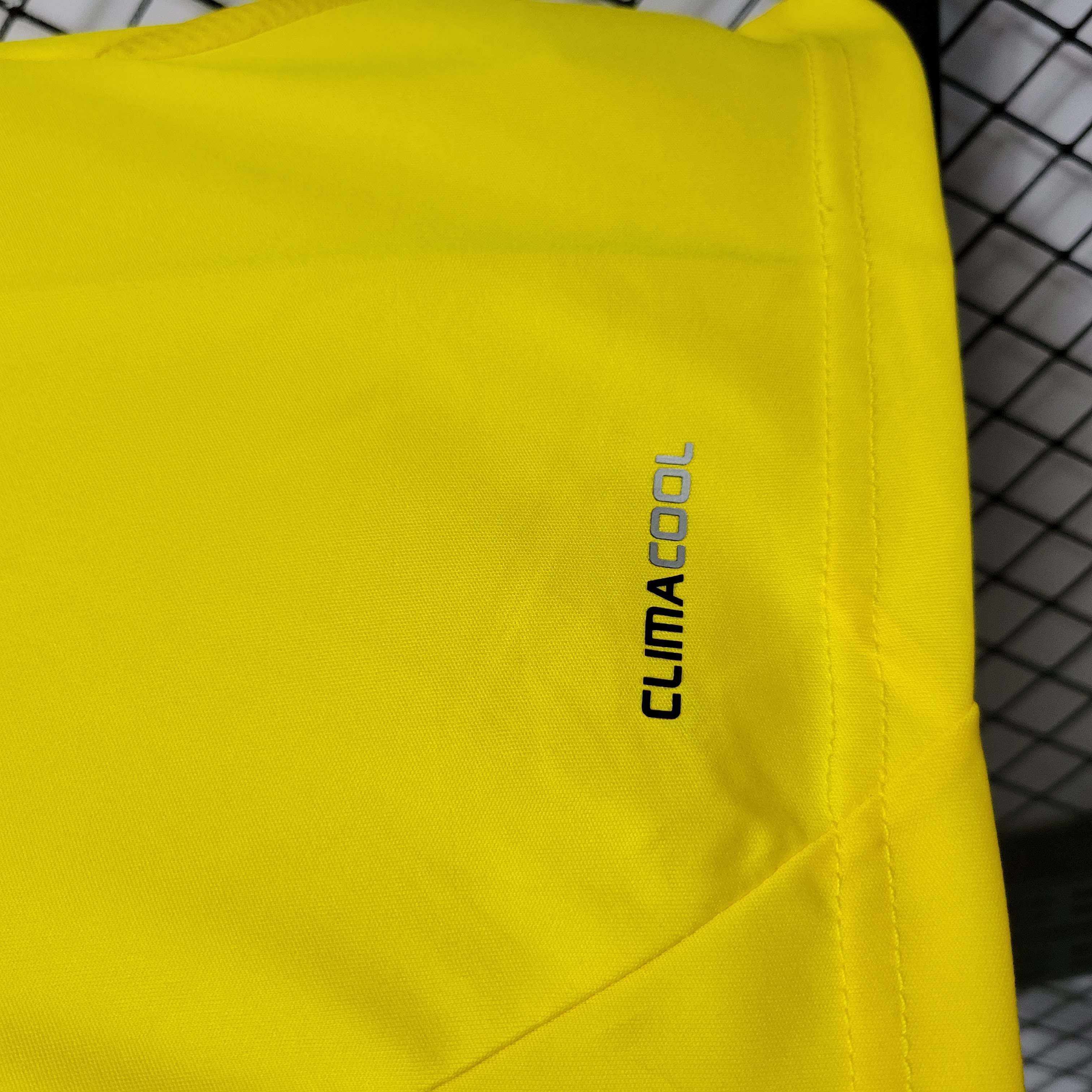 Retro Real Madrid 11-12 Yellow Goalkeeper Jersey - JerseysGala