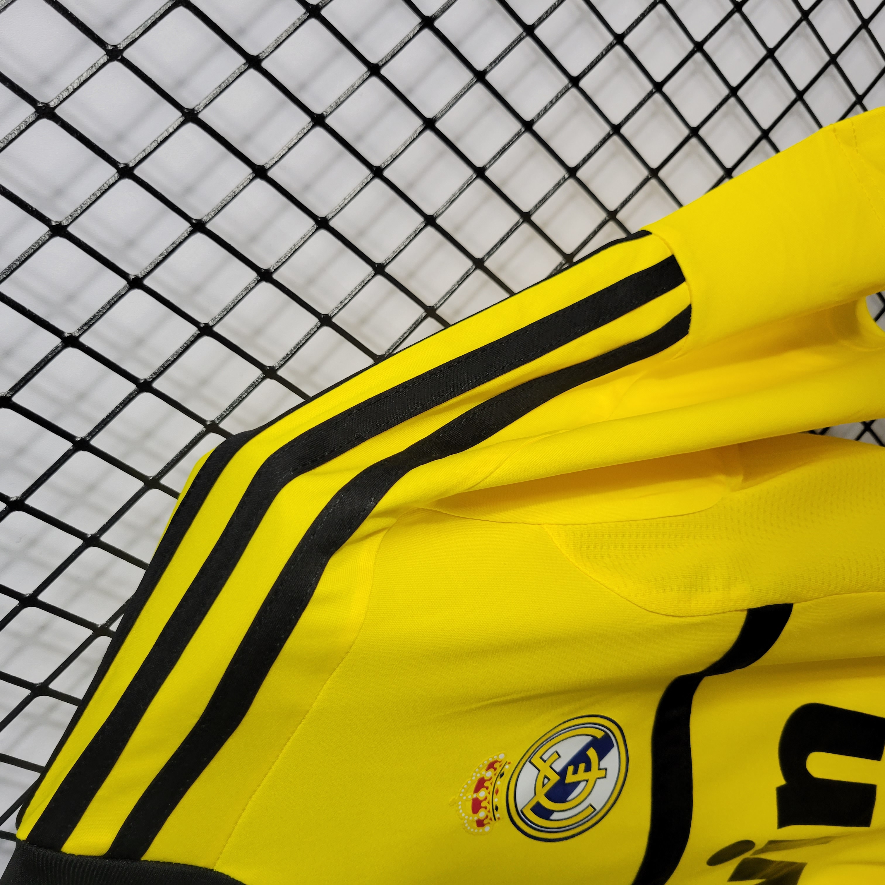 Retro Real Madrid 11-12 Yellow Goalkeeper Jersey - JerseysGala