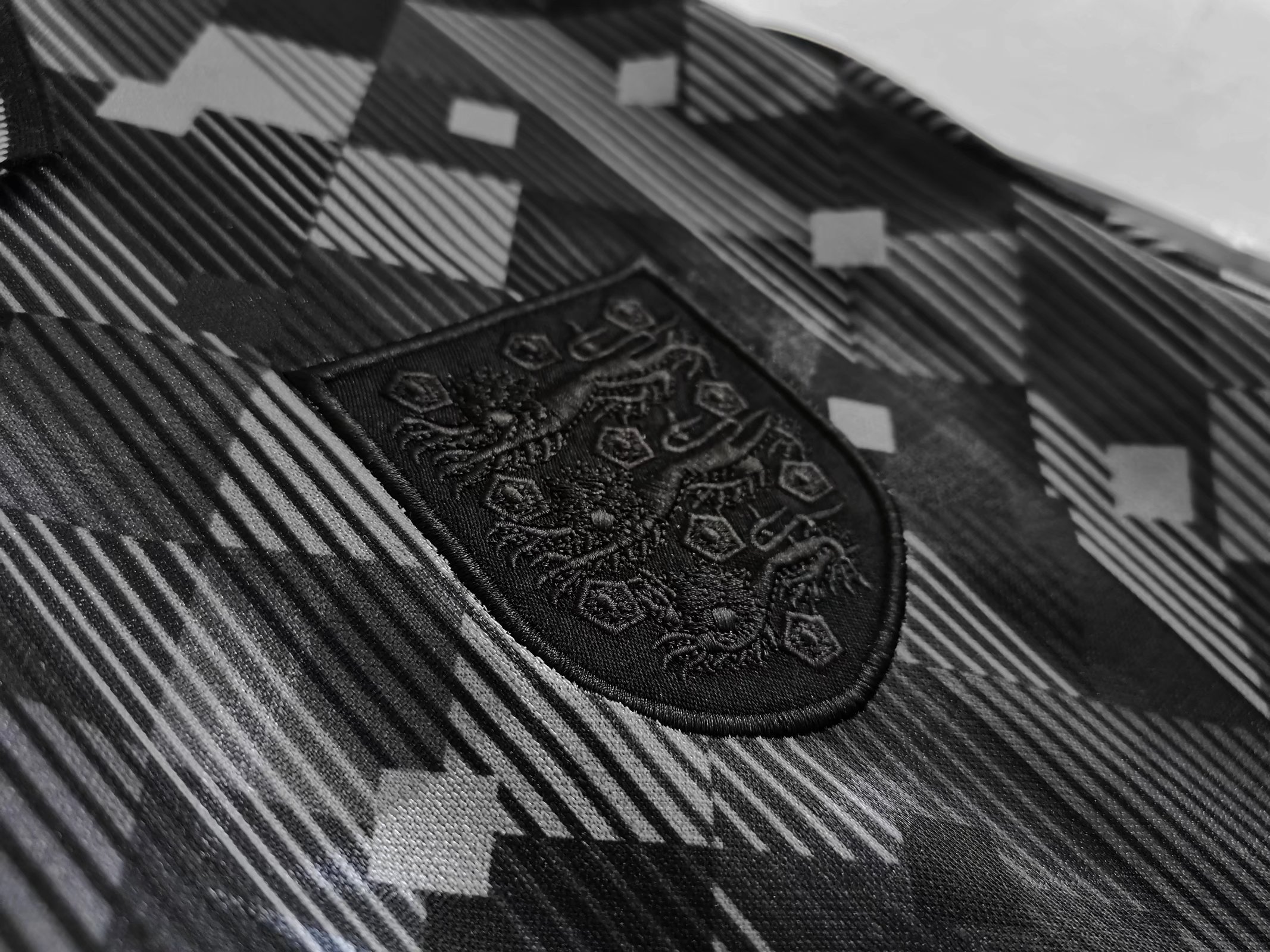 Retro England 1990 Black Jersey - JerseysGala