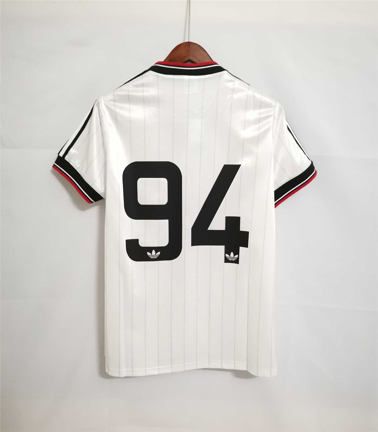 Manchester United Retro 82-83 Away Jersey - JerseysGala