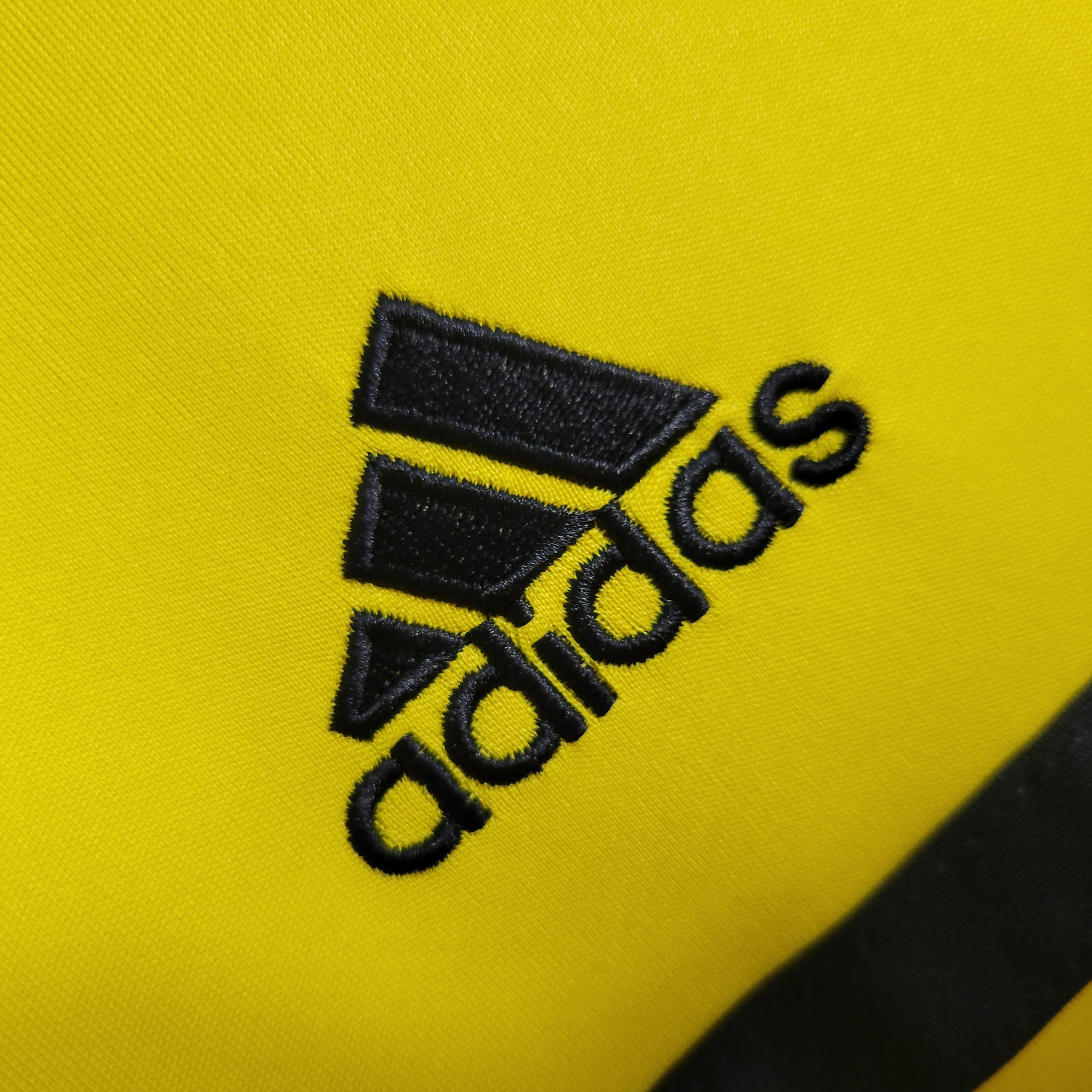 Retro Real Madrid 11-12 Yellow Goalkeeper Jersey - JerseysGala