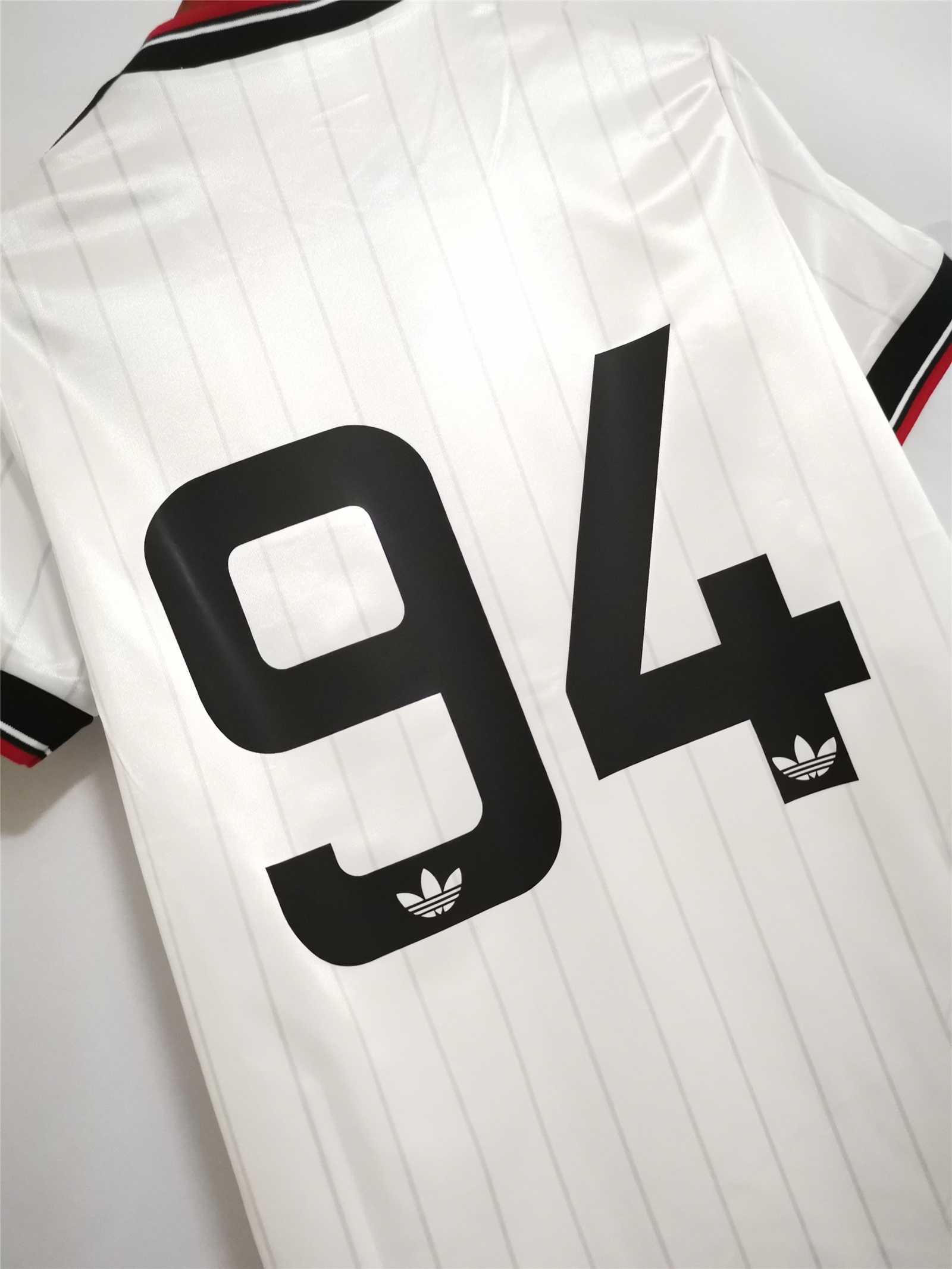 Manchester United Retro 82-83 Away Jersey - JerseysGala