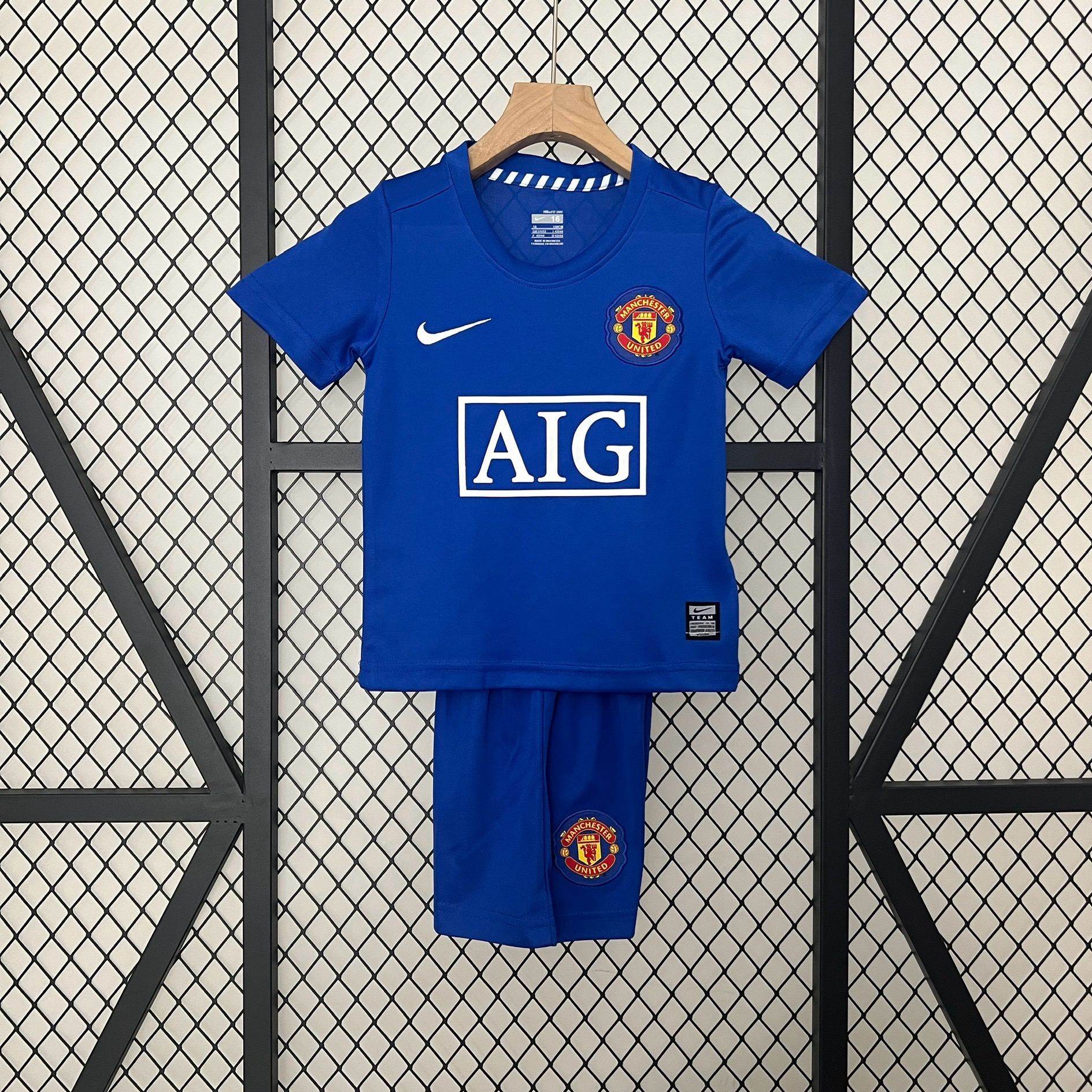 Manchester United Retro 2008-09 Third Kids Kit - JerseysGala