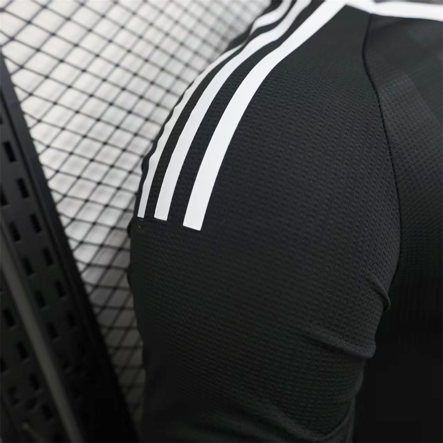 Liver.pool 25-26 Black Trefoil Goalkeeper Jersey - Player Version - JerseysGala