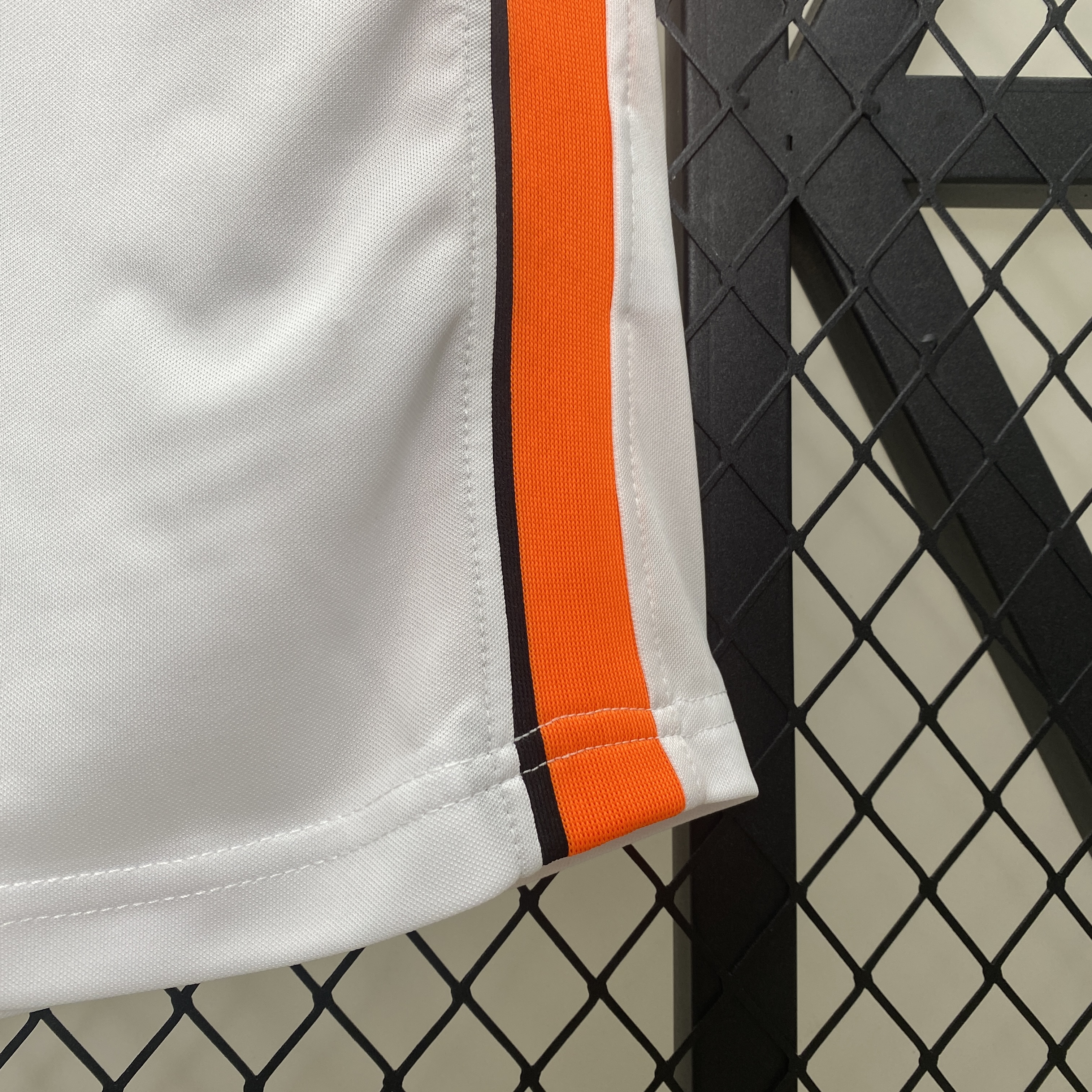 Retro Valencia 2006-07 Home Jersey - JerseysGala