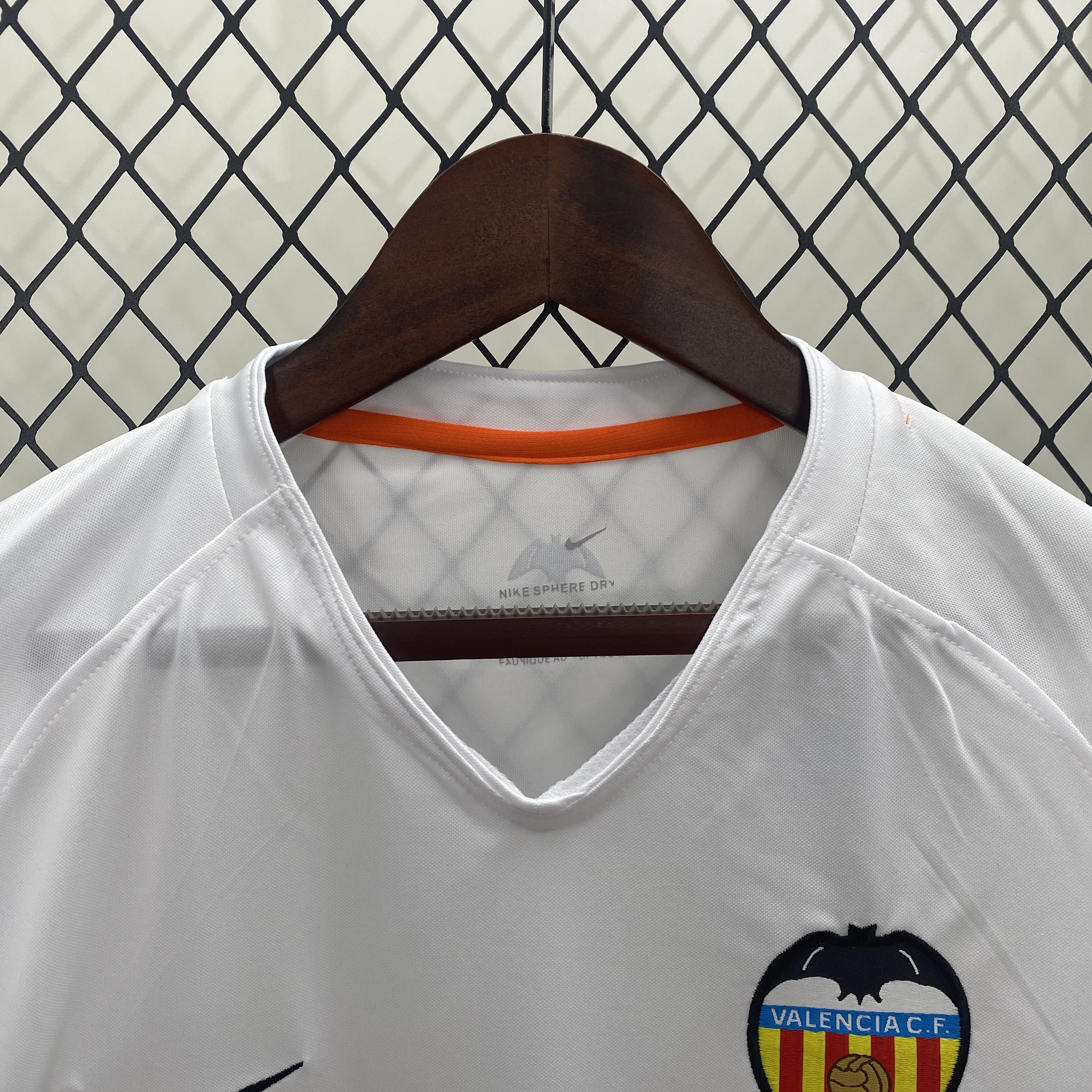 Retro Valencia 2006-07 Home Jersey - JerseysGala