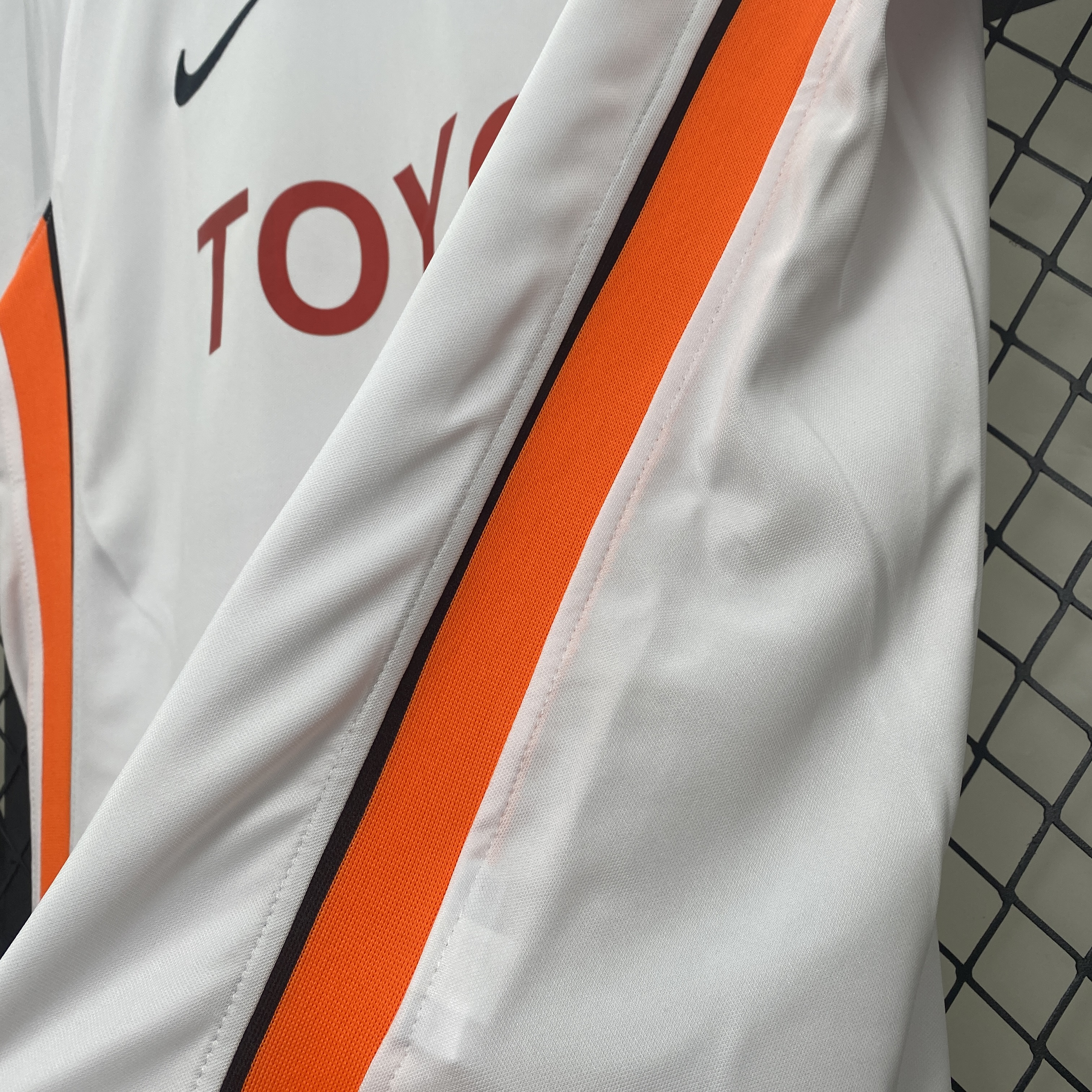 Retro Valencia 2006-07 Home Jersey - JerseysGala