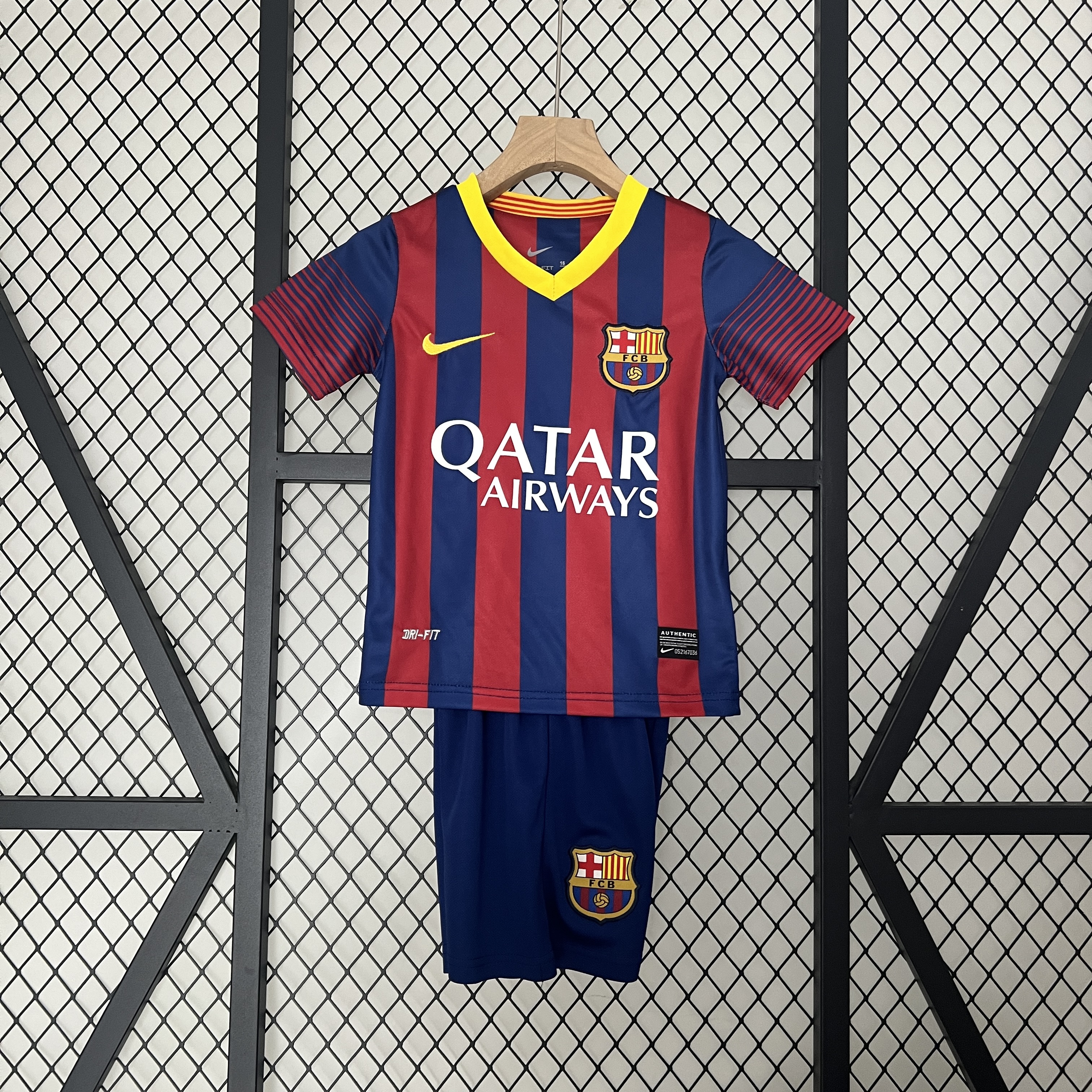 Retro B.A.R.S.A 2013-14 Home Stadium Kids Kit - JerseysGala