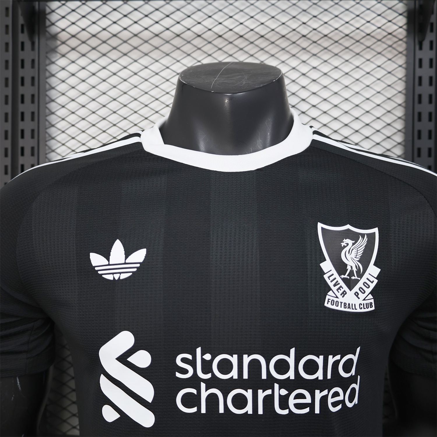 Liver.pool 25-26 Black Trefoil Goalkeeper Jersey - Player Version - JerseysGala