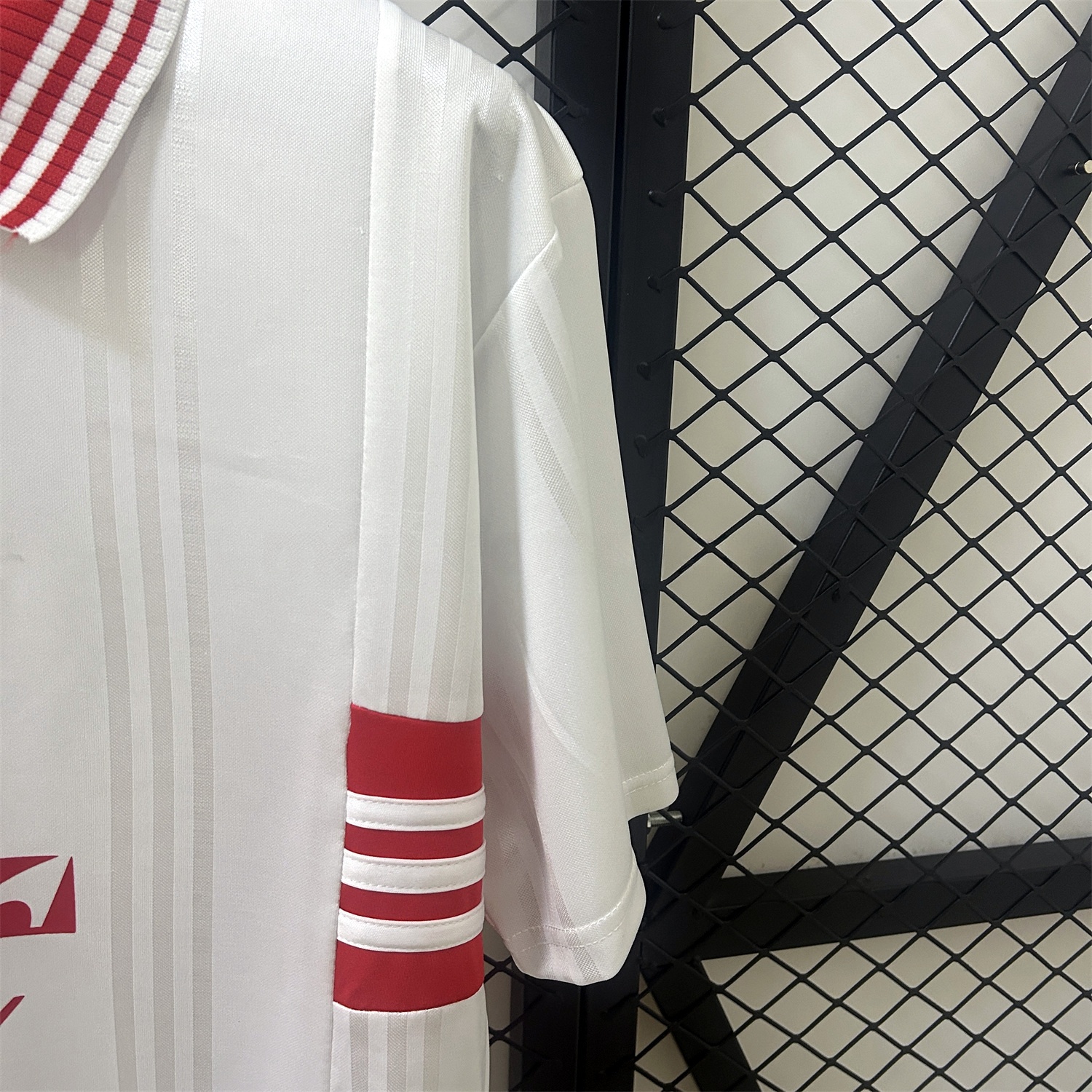 Retro Benfica 1997-99 European Away Jersey - JerseysGala