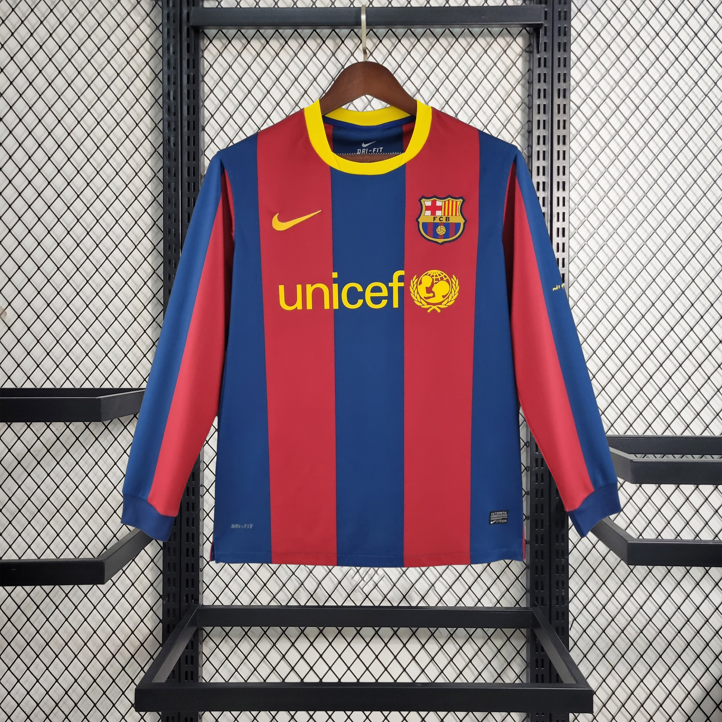 B.A.R.S.A Retro 10-11 Home Long Sleeve Jersey - JerseysGala