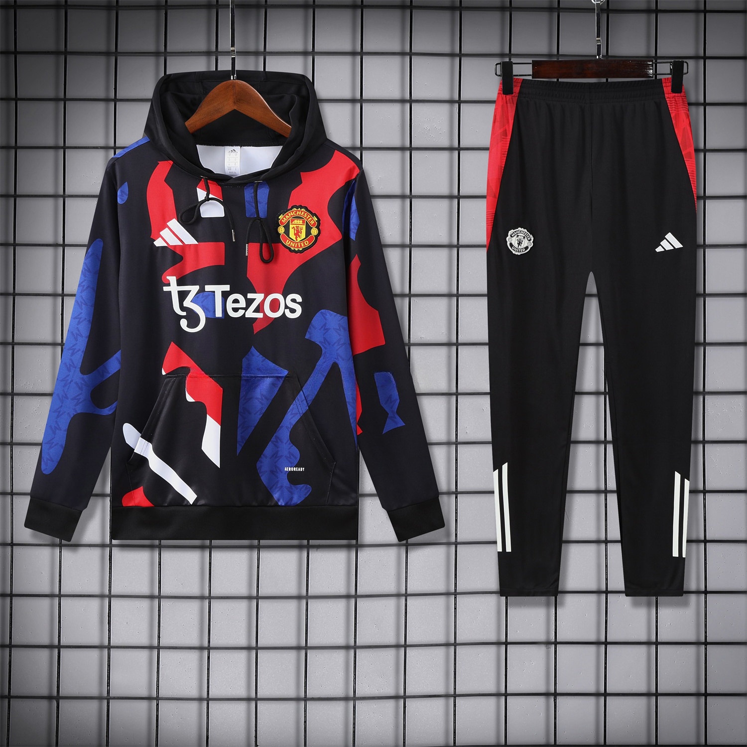 Manchester United 24-25 Pre-Match Traning Hoodie Set - Black Top and Pants - JerseysGala