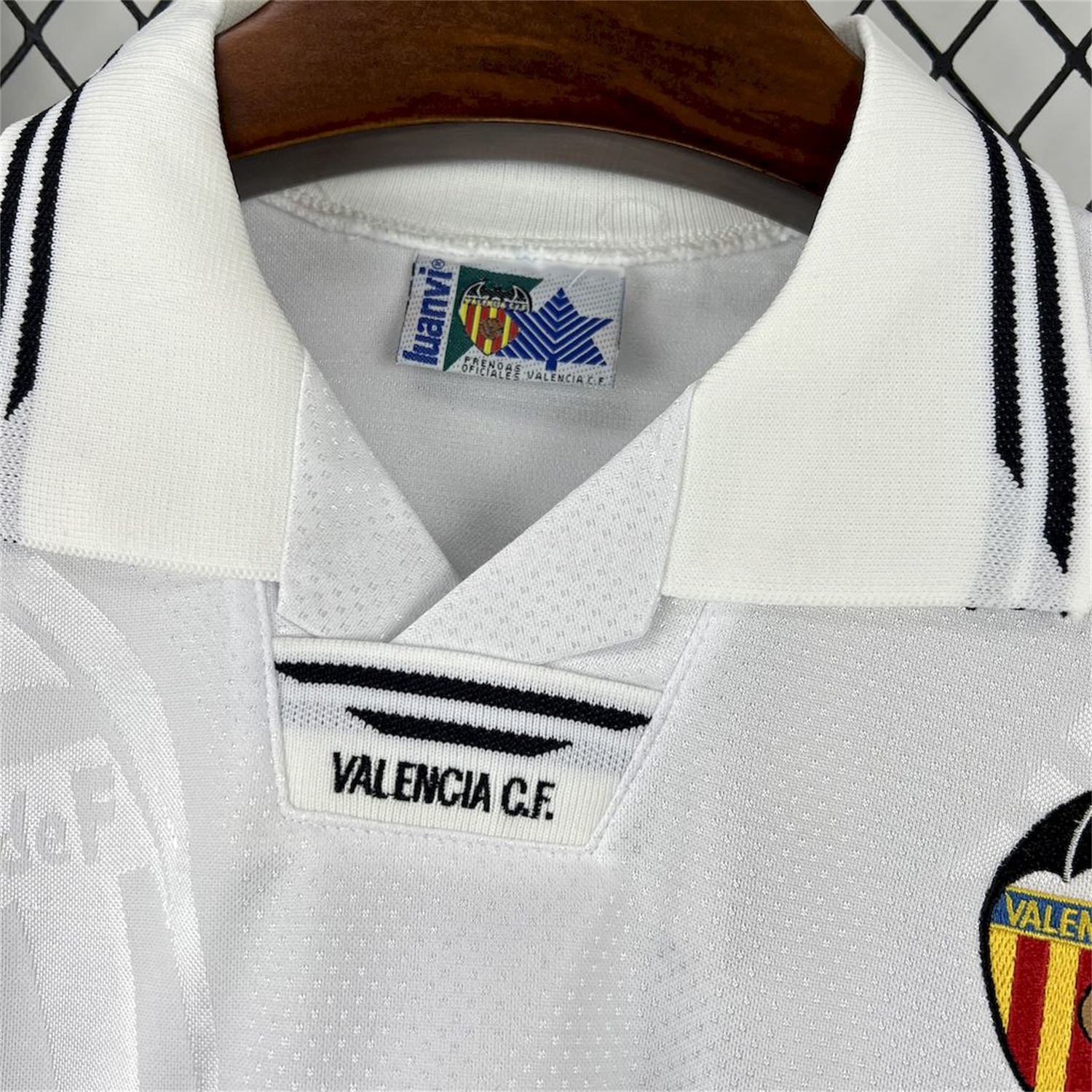 Retro Valencia 1995-96 Home Jersey - JerseysGala