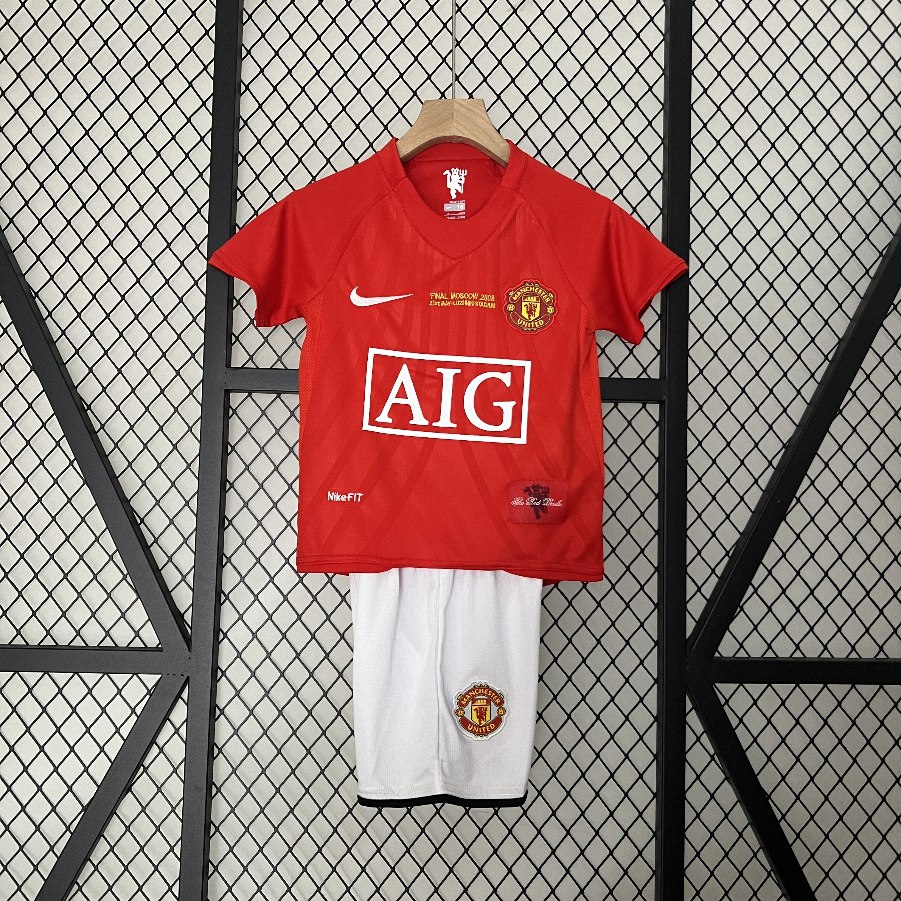 Retro Manchester United 2007-08 Home Stadium Kids Kit - JerseysGala
