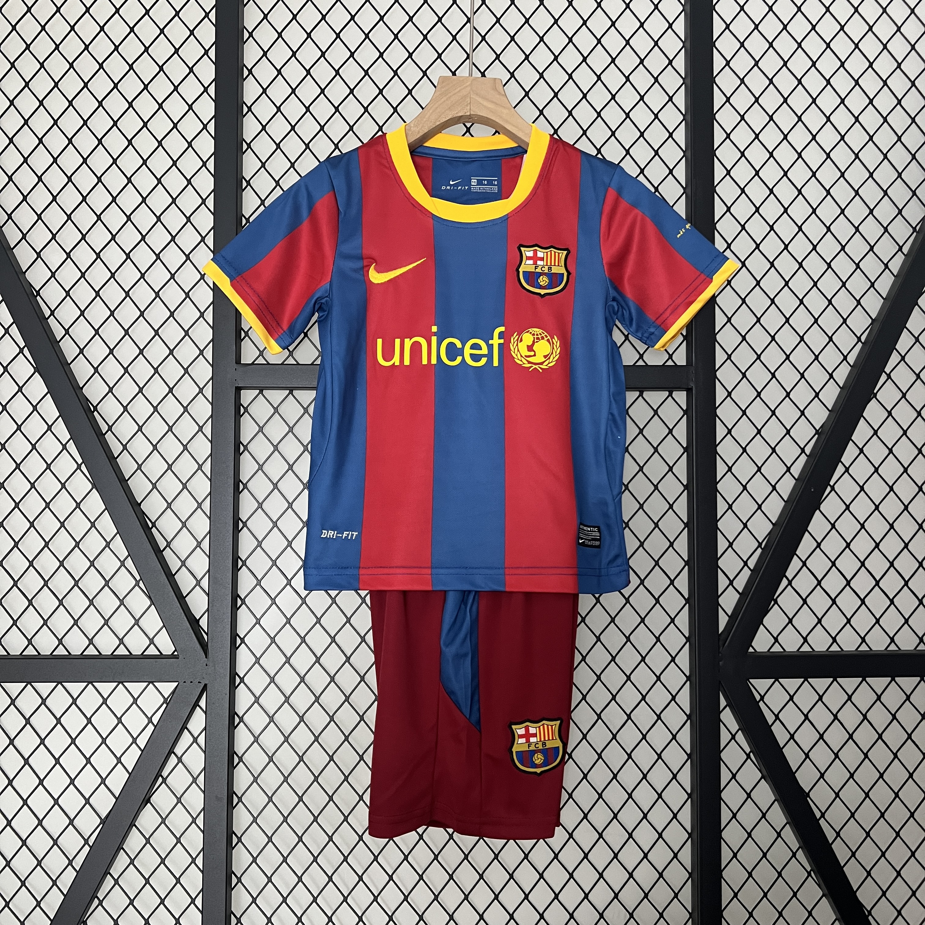 Retro Barcelona 2010-11 Home Stadium Kids Kit - JerseysGala