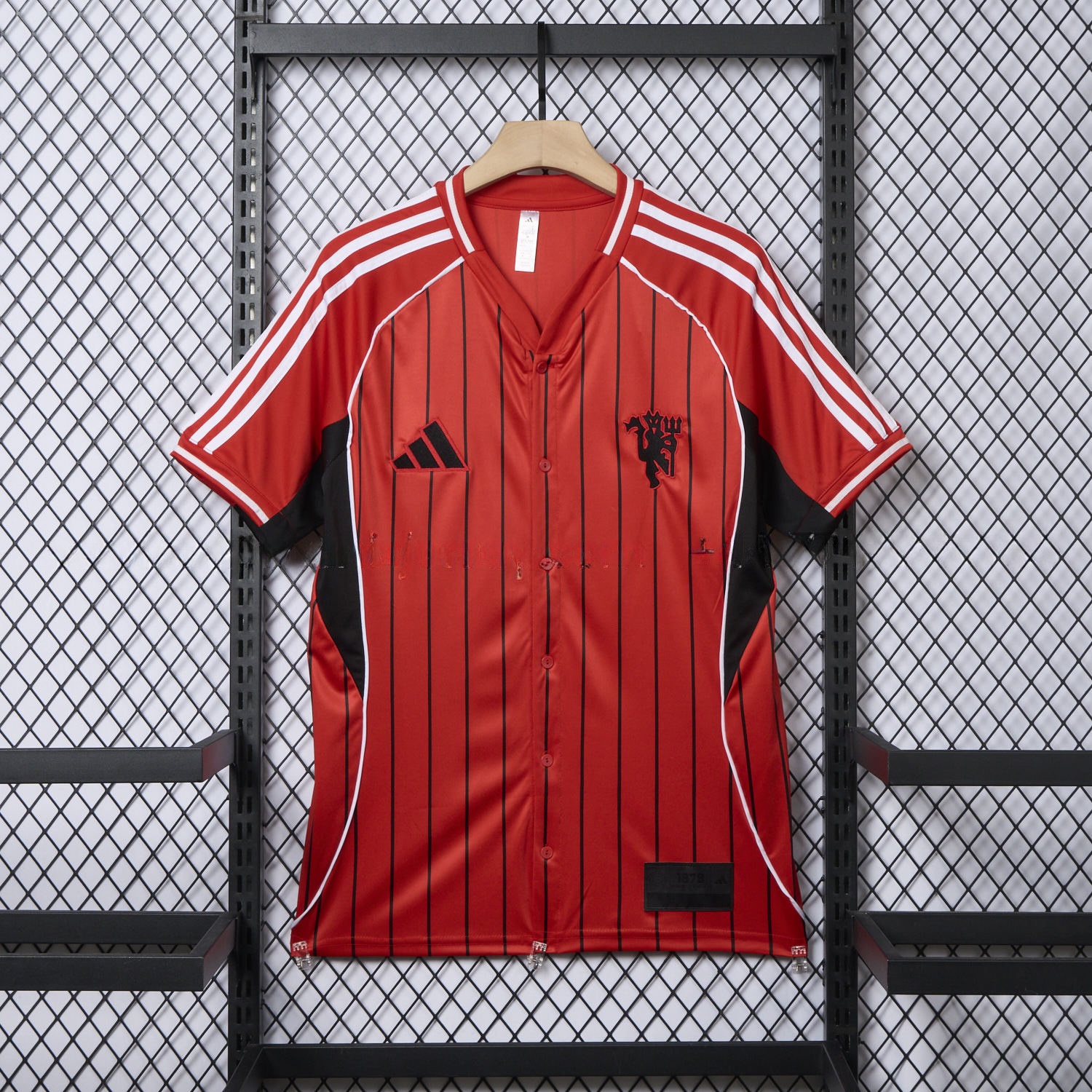 Manchester United 25-26 Red Baseball Jersey with Black Stripes - JerseysGala