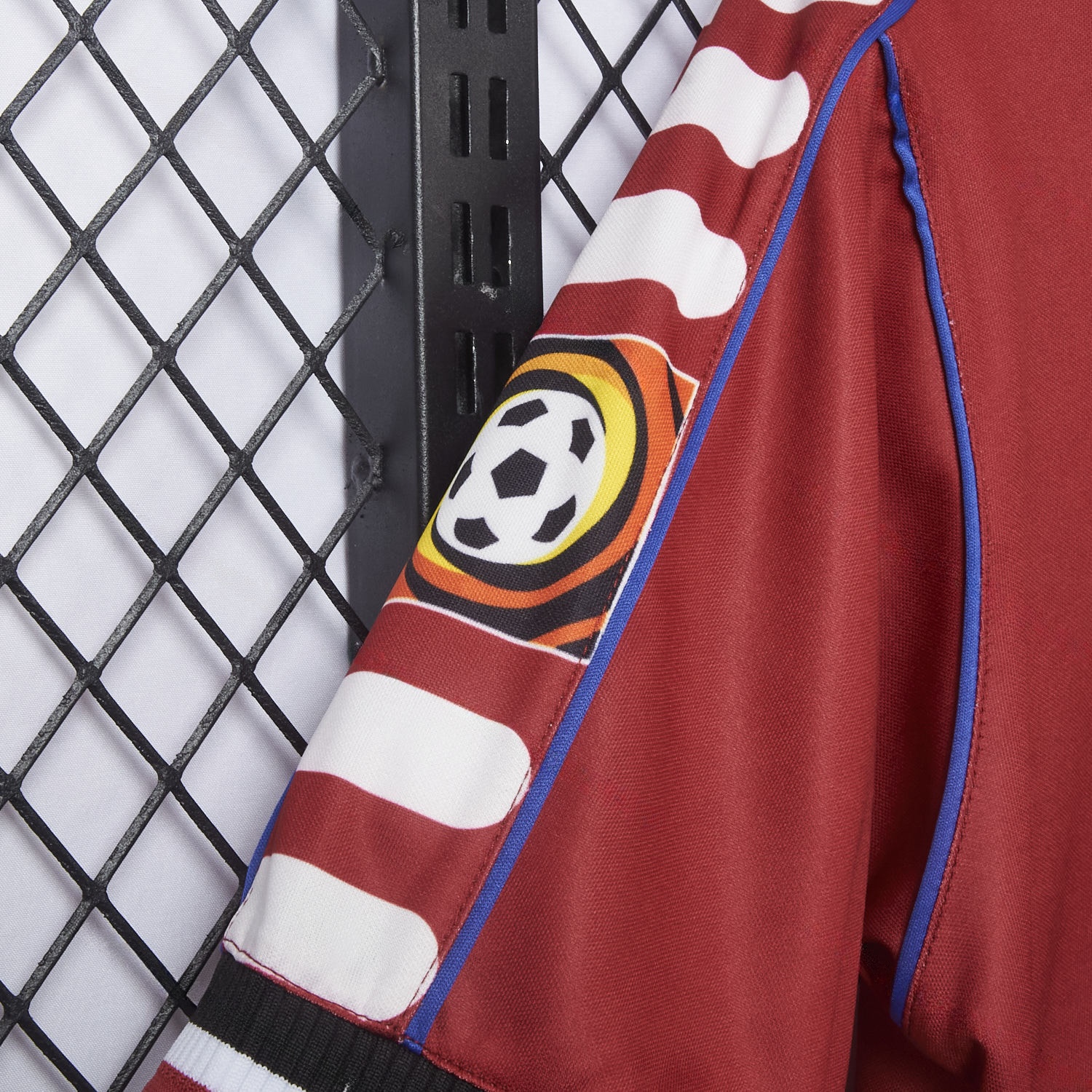Retro Hamburger SV 1999-00 Third Red Jersey - JerseysGala
