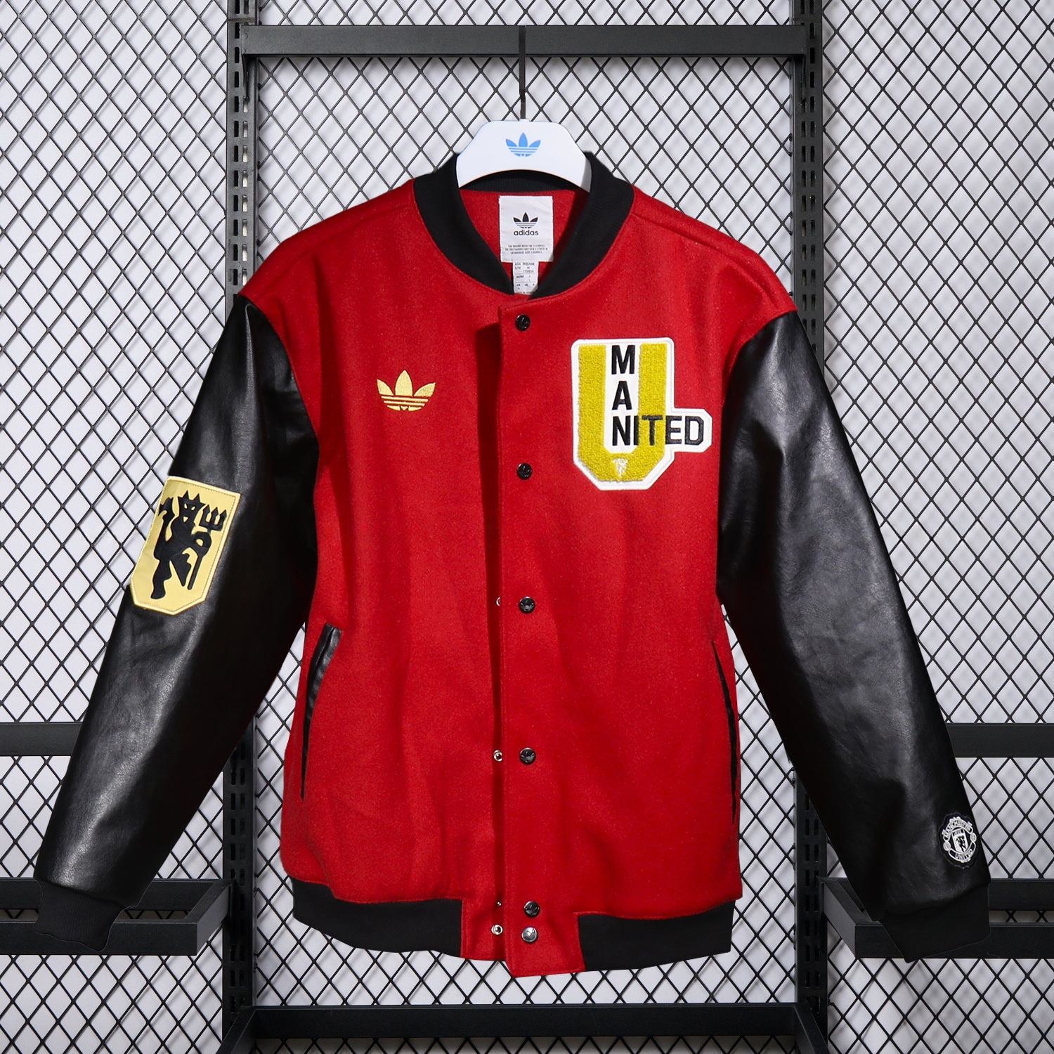 Manchester United 25-26 Warm Windbreaker Jacket - Red And Black - JerseysGala