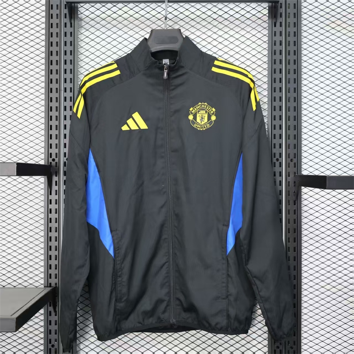Manchester United 25-26 Black Windbreaker Jacket - JerseysGala
