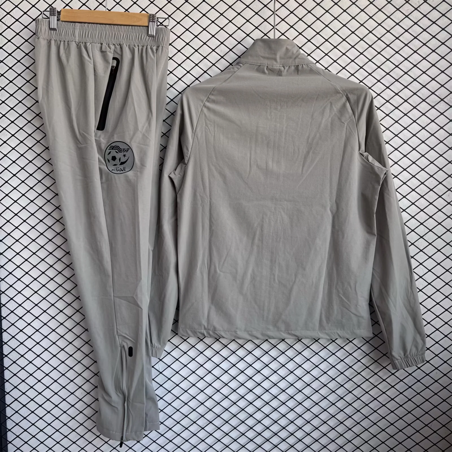 Algeria 25-26 Windbreaker Training Set - Grey Top and Pants - JerseysGala