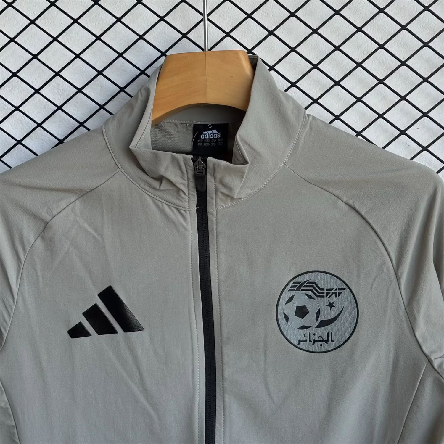 Algeria 25-26 Windbreaker Training Set - Grey Top and Pants - JerseysGala