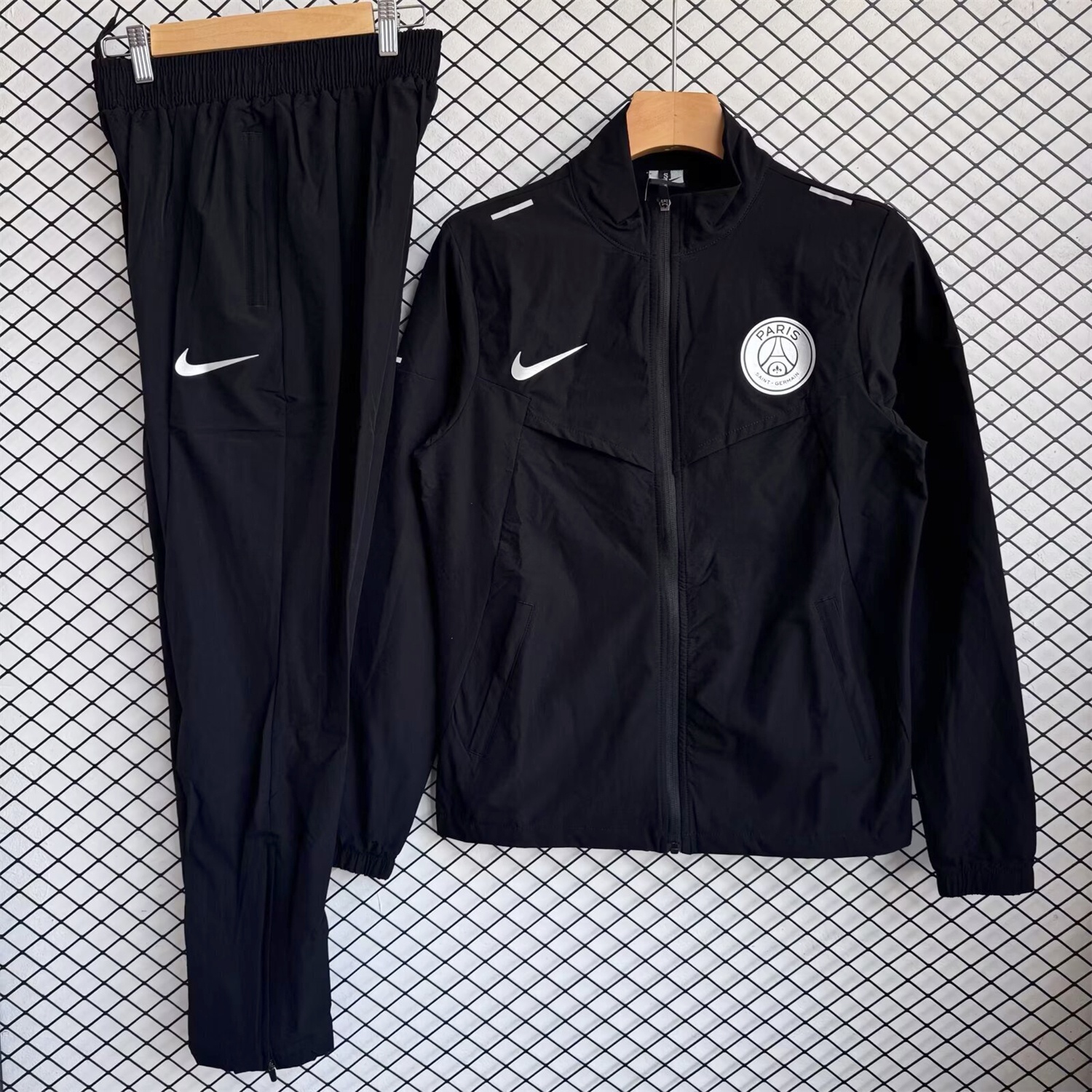 Paris Saint-Germain PSG 25-26 Windbreaker Training Set - Black Top and Pants - JerseysGala