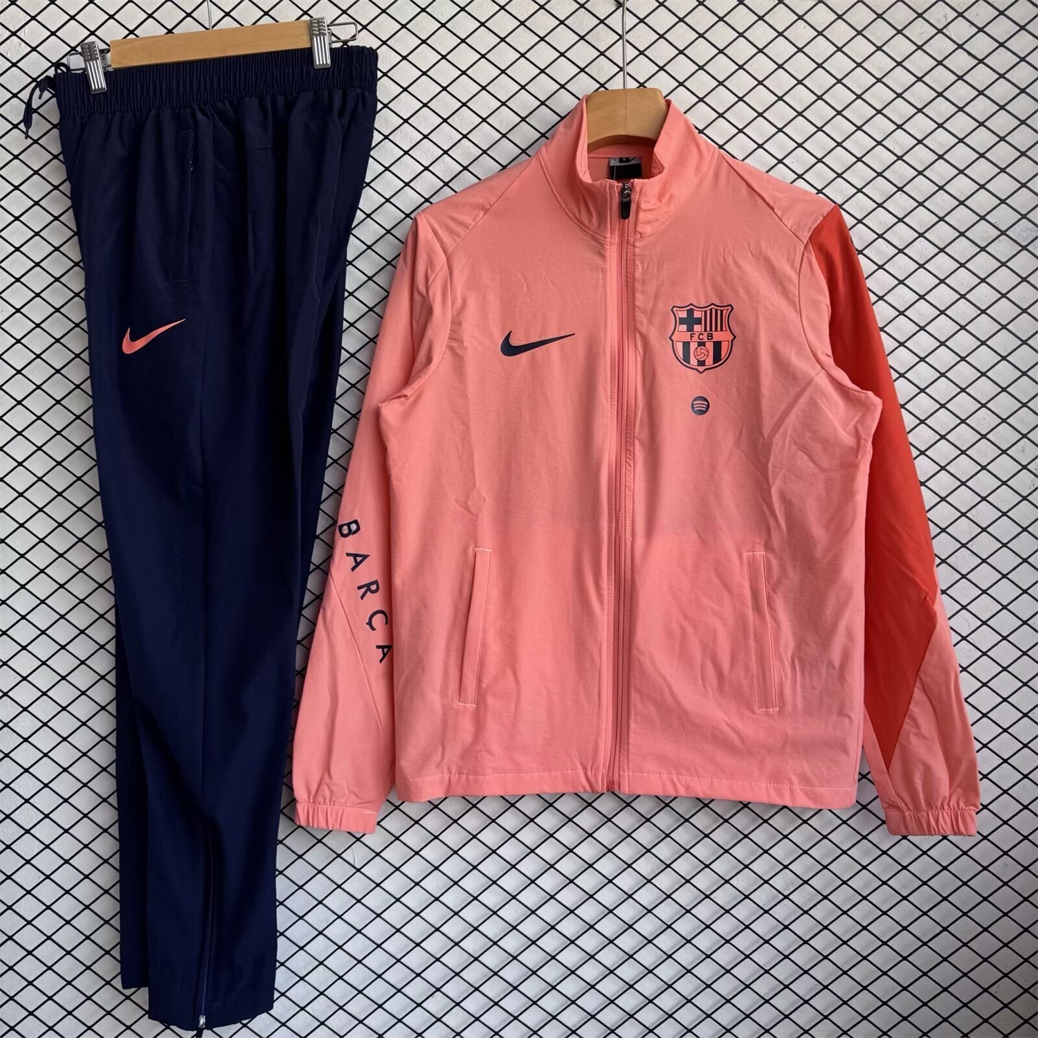 Barcelona 25-26 Windbreaker Training Set - Pink Top and Black Pants - JerseysGala