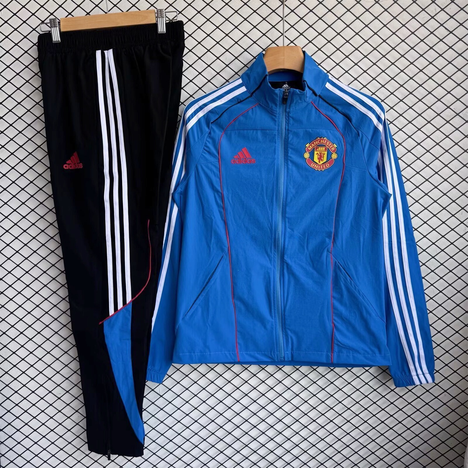 Manchester United 25-26 Windbreaker Training Set - Blue Top and Black Pants - JerseysGala